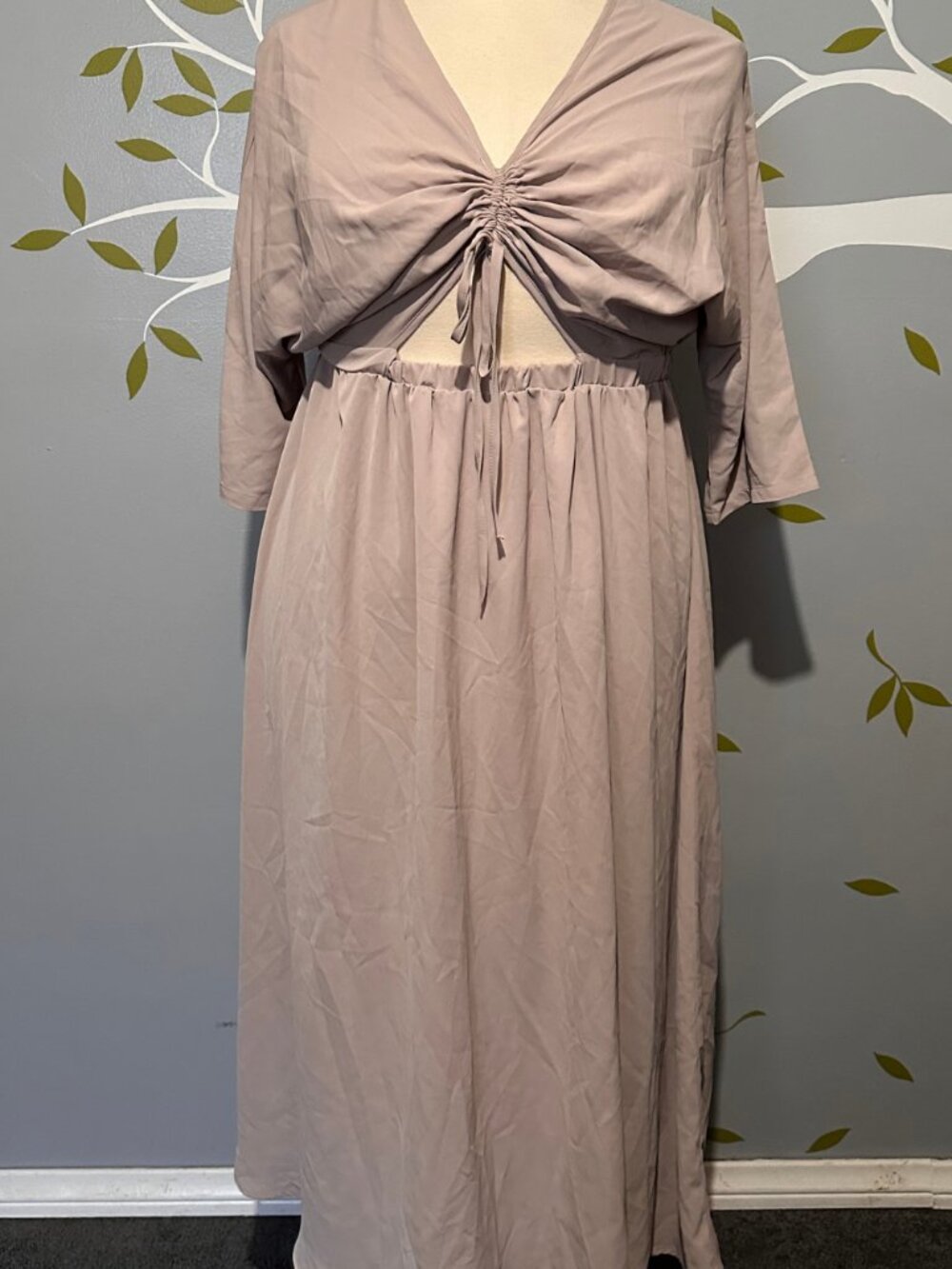 Bloomchic Keyhole Dress - Picture 1 of 3